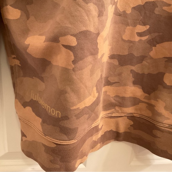 Lululemon Perfectly Oversized Crew - Size 4 - Heritage 365 Camo Beige Multi - Picture 8 of 8